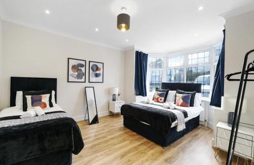 Wembley Park House | Luxurious house in Wembley - Garden