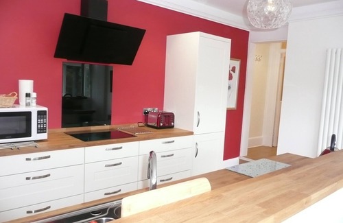 Torquay City Centre House | Luxurious House sleeps up to 7 family & dog friendly,beach 5mins ideal location