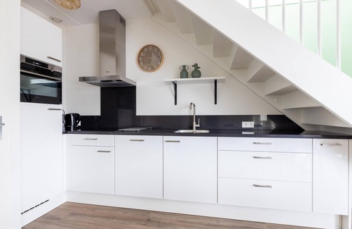 Municipality of Uitgeest Apartment | Luxurious house with 2 bathrooms directly at the water