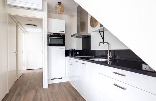 Municipality of Uitgeest Apartment | Luxurious house with 2 bathrooms directly at the water
