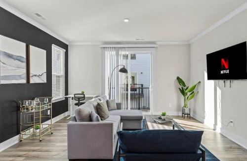 Charlotte House | Luxurious King 3BR Townhouse in Uptown CLT!