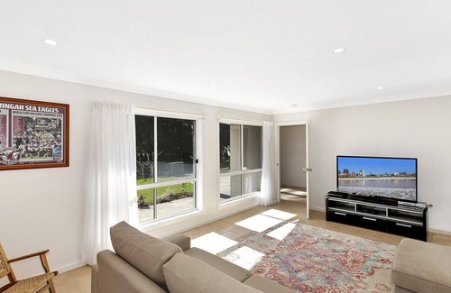 Long Jetty House | Luxurious lake house