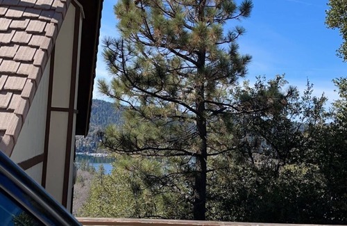 Lake Arrowhead Cabin | Luxurious Lake View Home! Newly Renovated! Sleeps 14!