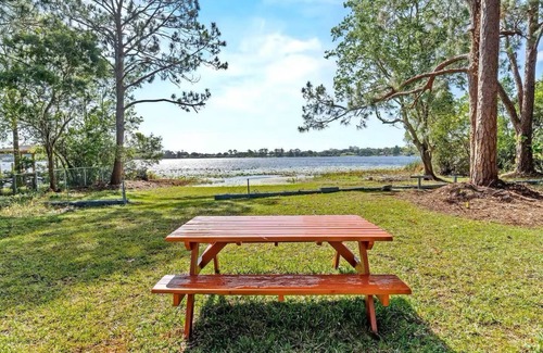 Florida Central Atlantic Coast House | Luxurious Lakefront Retreat near Universal Studios