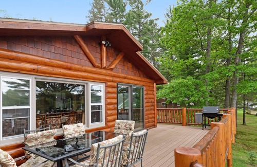Eagle River House | Luxurious lakefront lodge with WiFi, fireplace, wet bar, dock & views
