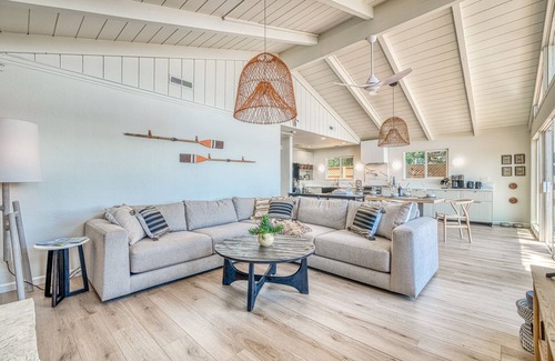 Clear Lake House | Luxurious lakefront with views, deck, spa & your private dock