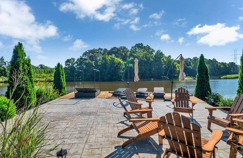 Weddington House | Luxurious Lakefront Villa in Weddington