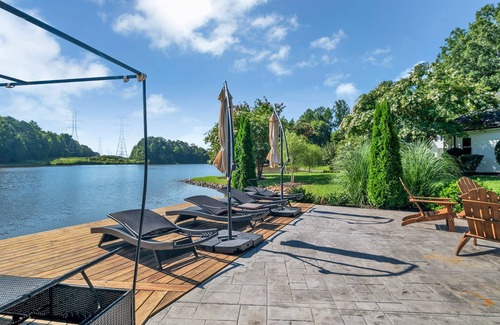 Weddington House | Luxurious Lakefront Villa in Weddington