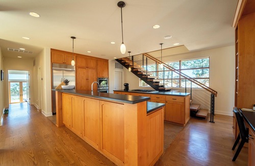 Tuolumne County House | Luxurious Lakeside Estate with Expansive Views and Privacy on over 50 Acres!