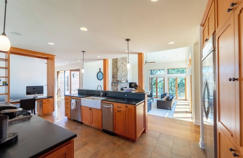 Tuolumne County House | Luxurious Lakeside Estate with Expansive Views and Privacy on over 50 Acres!
