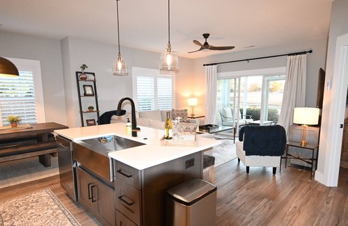 Leland Condo | Luxurious Life on the Green - Newly Renovated