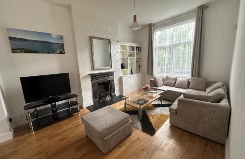 Lewisham House | Luxurious Living 4 Bedroom Home