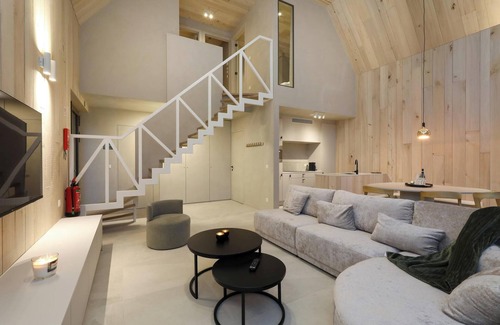 Zolder House | Luxurious lodge for 4, bathed in natural light, located in the green heart of Belgian Limburg.