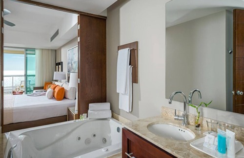 Playa Diamante Resort | Luxurious Master Bedroom @Vidanta The Grand Mayan, Acapulco