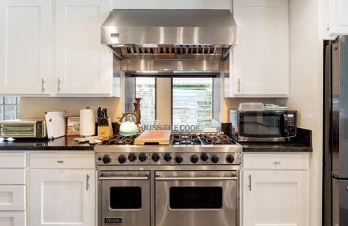 Kona Palisades Villa | Luxurious Makai Villa with Pool and Ocean Views