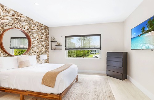 Surfside Villa | Luxurious, Modern 4BR /3BA Surfside Villa W/Pool
