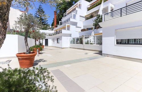 Pena House | Luxurious & Modern central apt w/4 rooms, private terrace and 2 parking spaces