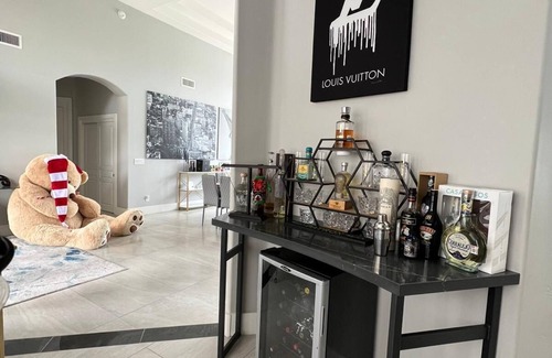 Central Scottsdale House | Luxurious Modern Playhouse with bar, heated pool/spa karaoke, sauna and games