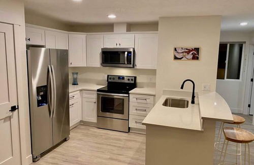 Grant Condo | Luxurious modern retreat in Downtown w/pool