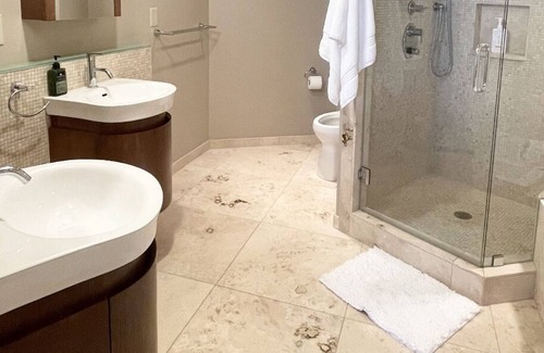 Holladay House | Luxurious Mountainside Home