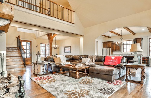 Toccoa House | Luxurious Mountain Getaway: Sleeps 15 in Currahee Club