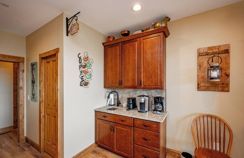 Friendsville House | Luxurious Mountain Getaway w/Hot Tub