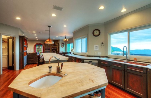 Eastsound Other | Luxurious Mountaintop Retreat with Stunning Views