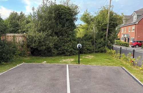 Offerton House | Luxurious New House Near Manchester Airport