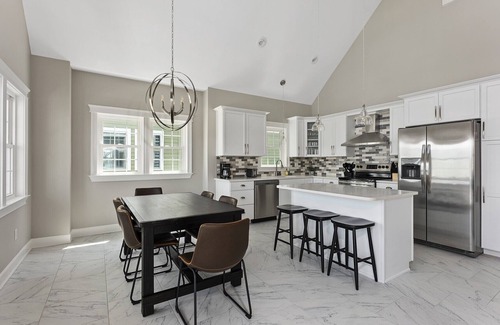 North End House | Luxurious, Newly Constructed 4BR on Beach Block