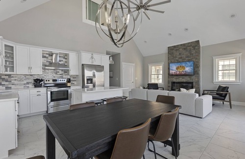 North End House | Luxurious, Newly Constructed 4BR on Beach Block