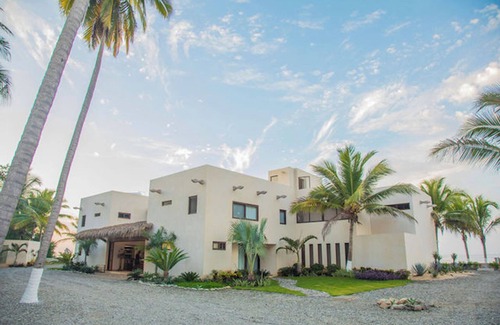 Zihuatanejo de Azueta Villa | Luxurious oceanfront villa in Buenavista, 15 minutes from Ixtapa Zihuatanejo!