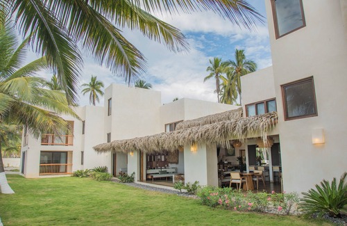 Zihuatanejo de Azueta Villa | Luxurious oceanfront villa in Buenavista, 15 minutes from Ixtapa Zihuatanejo!