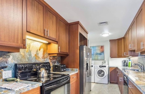 Kuliouou - Kalani Iki Condo | Luxurious Oceanfront Escape in Kahala – Pool, Gym & Paradise Views
