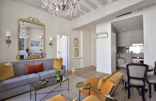 Paris City Center Apartment | Luxurious Parisian Perfection - Île de la Cité-Notre Dame-Cafes