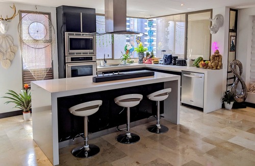 La Florida Apartment | Luxurious Parque Lleras and Golden Mile penthouse