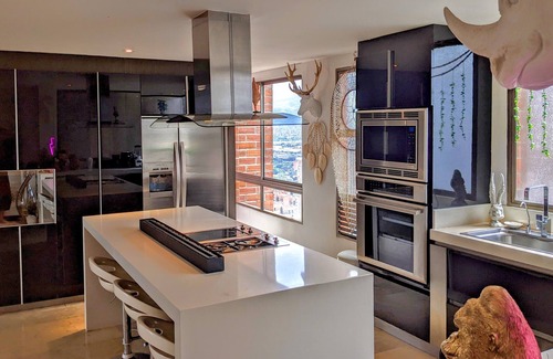 La Florida Apartment | Luxurious Parque Lleras and Golden Mile penthouse
