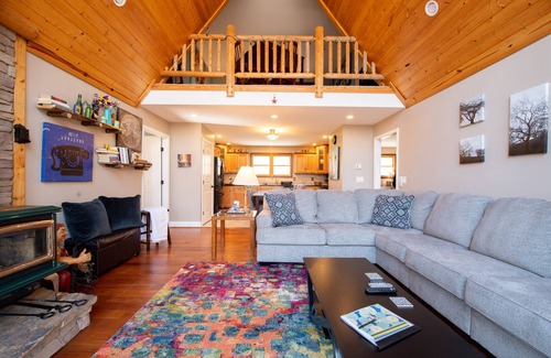 Dunlap House | Luxurious & private cabin located near Chattanooga & three beautiful state parks