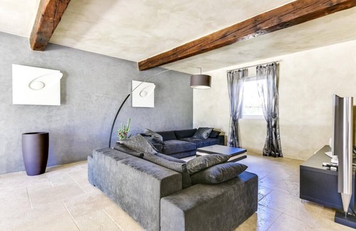 Rognes Villa | Luxurious Provencal Bastide near Aix en Provence and Luberon