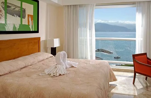 Marina Vallarta Resort | Luxurious Resort Master Room at Mayan Palace
