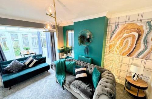 Maidstone Apartment | Luxurious Retreat 4bd in Maidstone