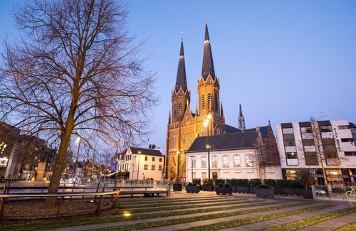 Tilburg House | Luxurious room, newly renovated bathroom, free use of kitchen en washer, and easy to go to the unive