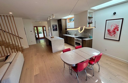 South Tabor House | Luxurious Scandinavian Modern Home Near Mt. Tabor - Book for 30+ Nights