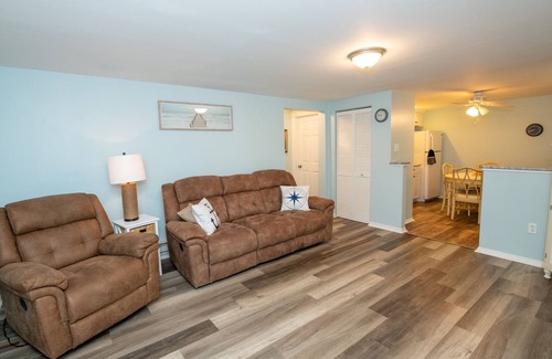 Ventnor City Condo | Luxurious Shore Condo - 1 block from the beach