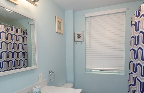 Ventnor City Condo | Luxurious Shore Condo - 1 block from the beach