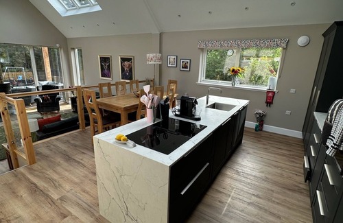 Carrbridge Cabin | Luxurious, spacious 4 bed lodge in Carrbridge with large private garden-sleeps 8