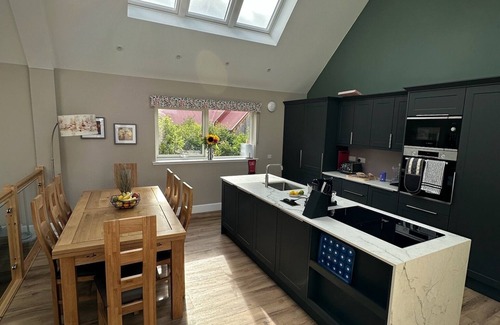 Carrbridge Cabin | Luxurious, spacious 4 bed lodge in Carrbridge with large private garden-sleeps 8