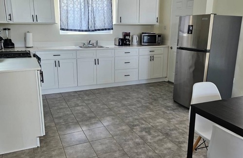The Lime Apartment | Luxurious, Spacious, classic 2 bedroom in Grandanse amazing beach view