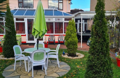 Littleover Apartment | Luxurious, stunning detached bungalow in Derby