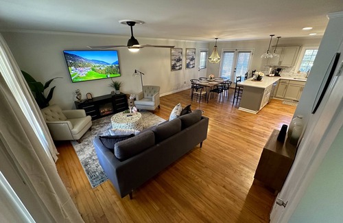 Northeast Raleigh House | Luxurious-Stylish Modern Home Close to Downtown Raleigh!