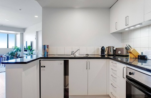 Takapuna Apartment | Luxurious Takapuna 1BR Apt